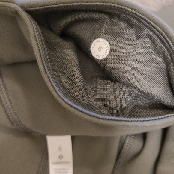 Nwot! Lululemon align Hi-rise crop 23" grey sage - Picture 5 of 6